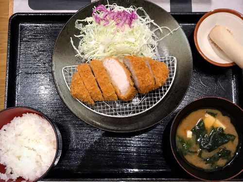 とんかつながた園 コスモタワー店