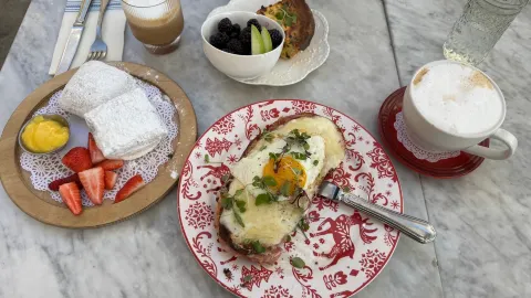 Clayton's Bakery & Bistro in Коронадо