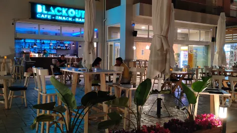 Blackout Coctail Bar Restaurant in 科林巴里