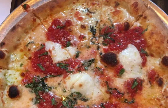 V Pizza Palm Valley