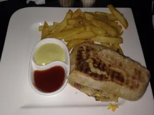Le Cercle - Billard Café