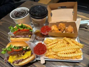 SHAKE SHACK Gotemba Premium Outlets Shop