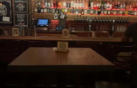 Louie's Bar and Grill
