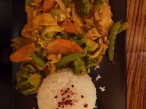 LUJAH Restaurant - Bar - Lounge