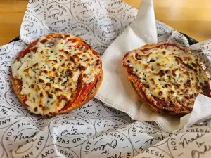 Mort's Bagels