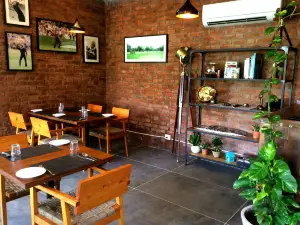 Hamoni: Cafe by the Greens