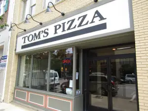 Toms Pizza & Restaurant