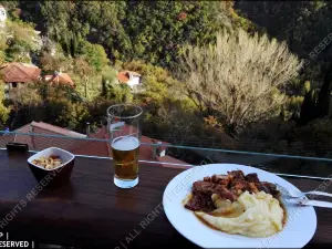 Maniatis Mountain Resort - Maniatis Taverna Restaurant