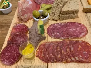 Deli & Dine