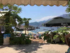 Kaza Restaurant & Lounge Bar
