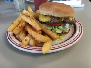 Between the Buns Bar & Grill