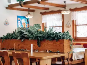 Hofer's Bakery and Cafe