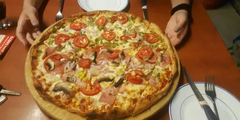 Mama's Pizza