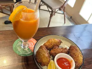 Gladys' Café