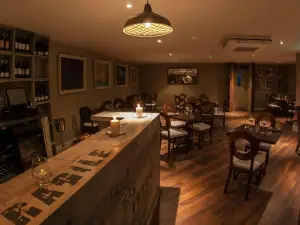 Oak Alley Cocktail Bar