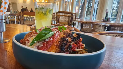 The AMIGOS Experience Pizzeria🍕| Best Restaurant in Kasauli💯 | Speciality coffee☕ & all day dining & café⭐⭐⭐⭐⭐ in 솔란