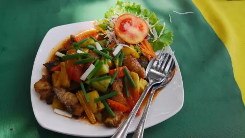 Little Jamaica bar and restaurants in เมืองกระบี่