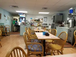 Robin's Downtown Cafe