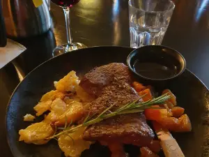 Mustaparran Päämaja