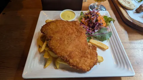 The Blue Pine Bar & Restaurant in ラルナカ