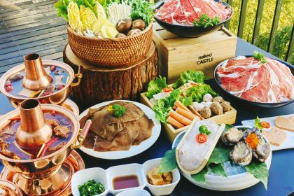 naked CASTLE·naked BITE