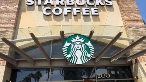 Starbucks Coffee Company in คอมเมิร์ซ