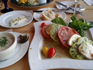 Anthony's At Cap Sante Marina