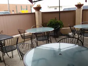 American Host Restaurant & Catering