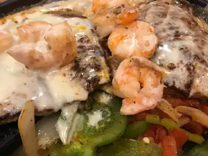 Los Tres Hermanos Bar & Grill