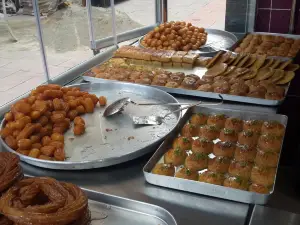 Elbistanin Meshur Tatlicisi Hasan Usta Tatlilari