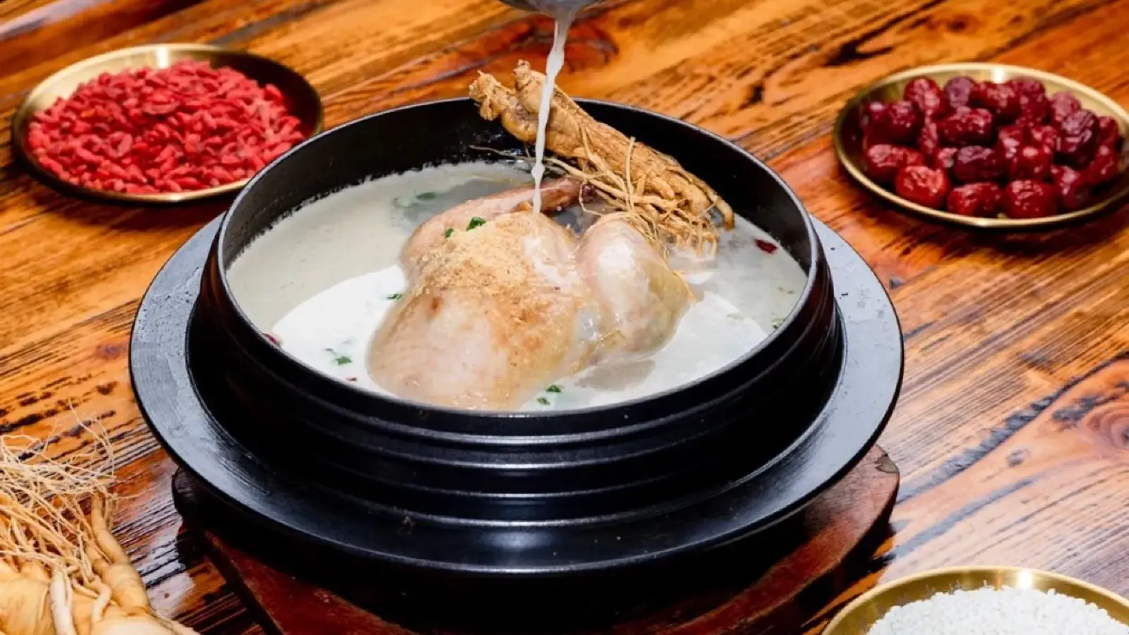 金至朝鲜族参鸡汤·包饭·冷水鱼