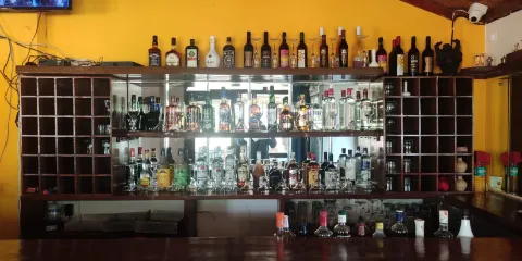 6 Pack Bar and Restaurant