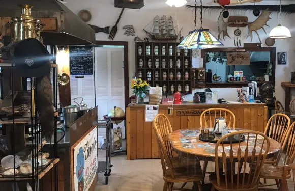 Le Barn Appetit Inn & Creperie
