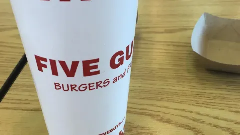 Five Guys in กู้ดเยียร์