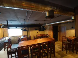 Bootleggers Pub, craft beer, cider, burgers