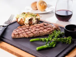 Blu Bar & Grill at Radisson Blu Resort Fiji
