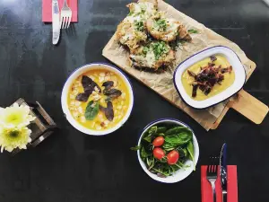 Pavazh Restaurant