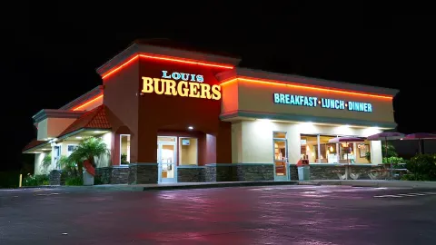 Louis Burgers II in コンプトン