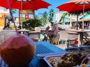 Coco Rouge Take Away and Cafe