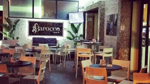 Barocco Lounge Bar in ปูลยา