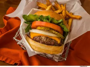 Lucky Beaver, Bar & Burger