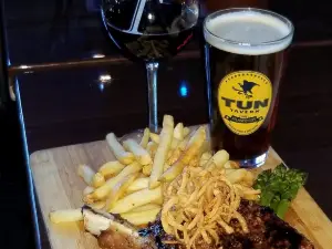 Tun Tavern Restaurant & Brewery