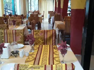 Bollywoods Restaurant and Bar