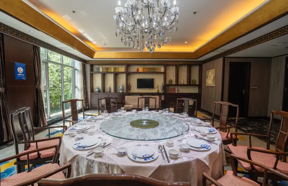 慕顏逸境酒店（長途汽車站店）·映月湖零點餐廳