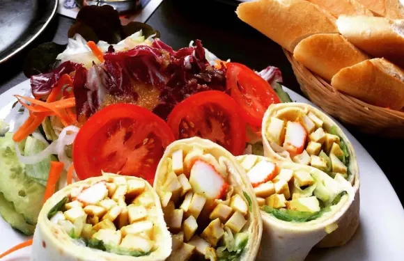 Café Bar Restaurant Café Morizz by Simi