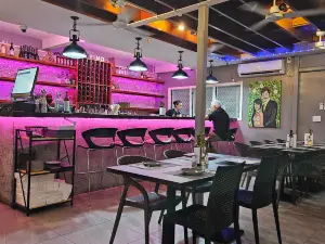Paddles Restaurant