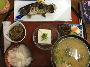 食堂駒どり