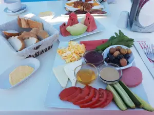 Deniz Beach Restaurant & Bar