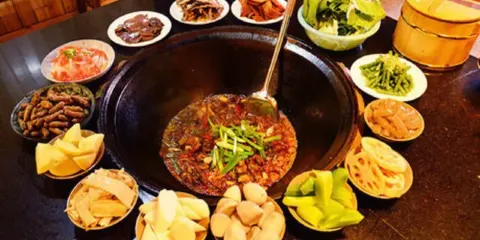 土灶柴火雞·大鍋羊肉