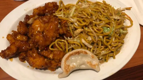 Wok of Flame 顺利饭店 in Davis